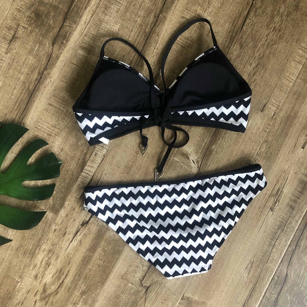 Seafolly Black & White Zig Zag Chevron Bikini 12 - Picture 6 of 10